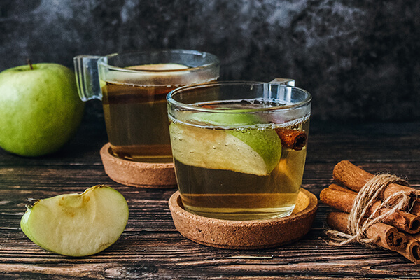 apple cinnamon infused water