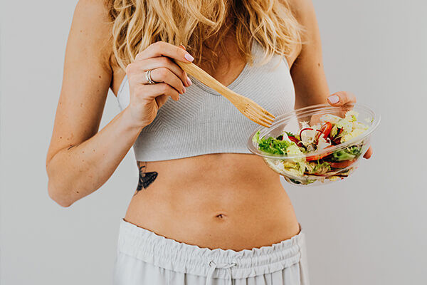 woman eating healthy foods